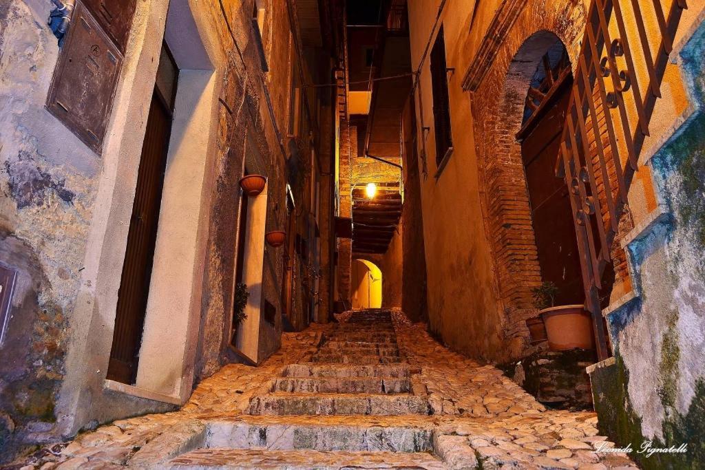 Casa In Antico Borgo Medievale A Tarano Ri, Via Giacomo Leopardi, 15 Villa ภายนอก รูปภาพ