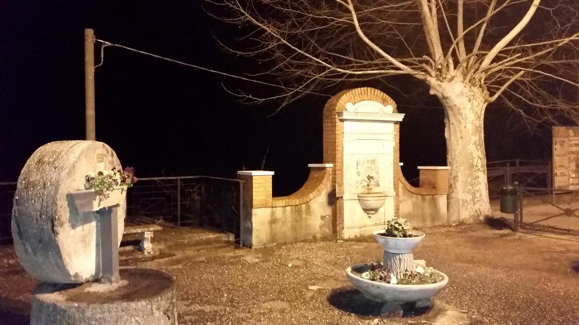 Casa In Antico Borgo Medievale A Tarano Ri, Via Giacomo Leopardi, 15 Villa ภายนอก รูปภาพ